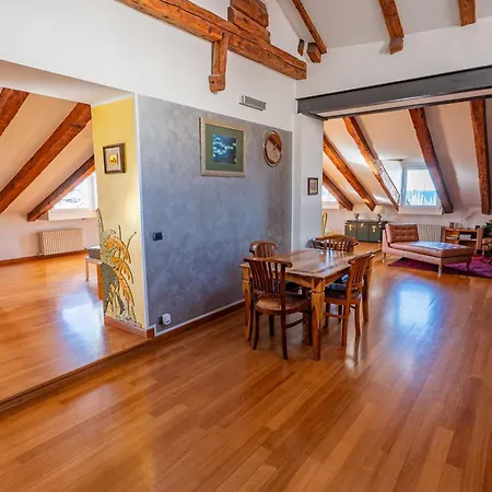 Panorama Loft Apartman *